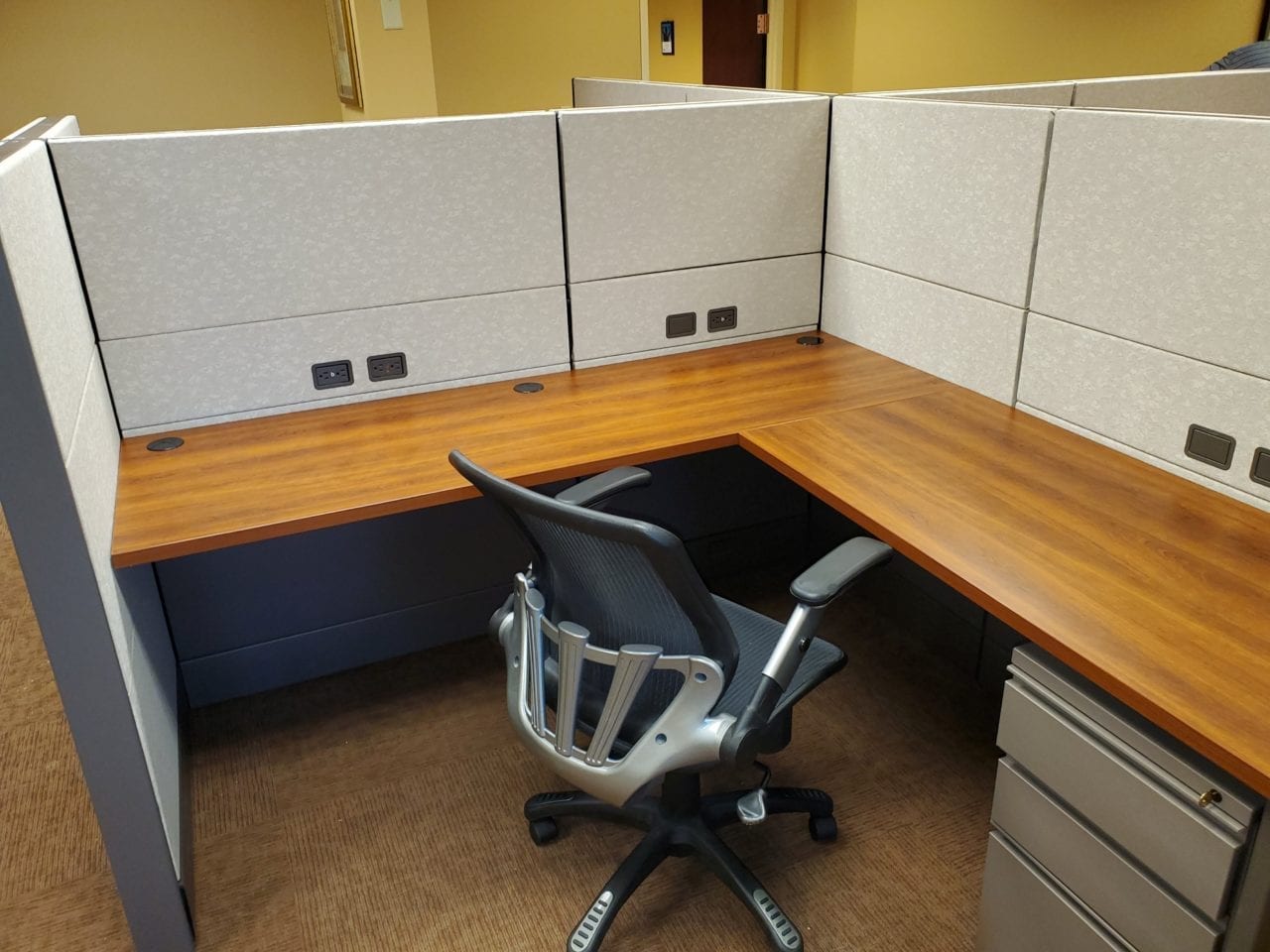 Refurbished Office Furniture, Refurbished Cubicles